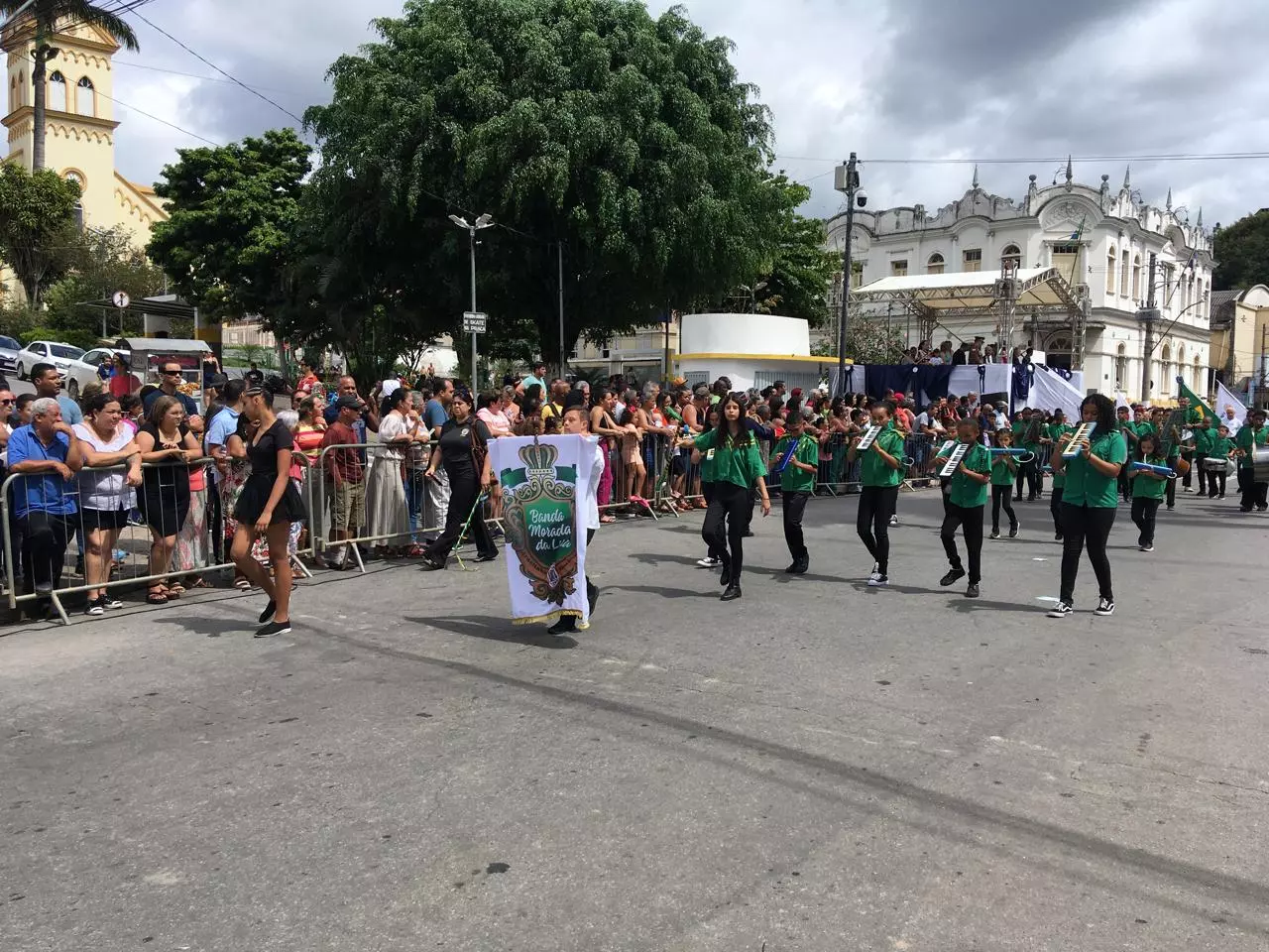 Vídeo: Desfile cívico-militar de 23 de Outubro prestigia Alberto Santos Dumont